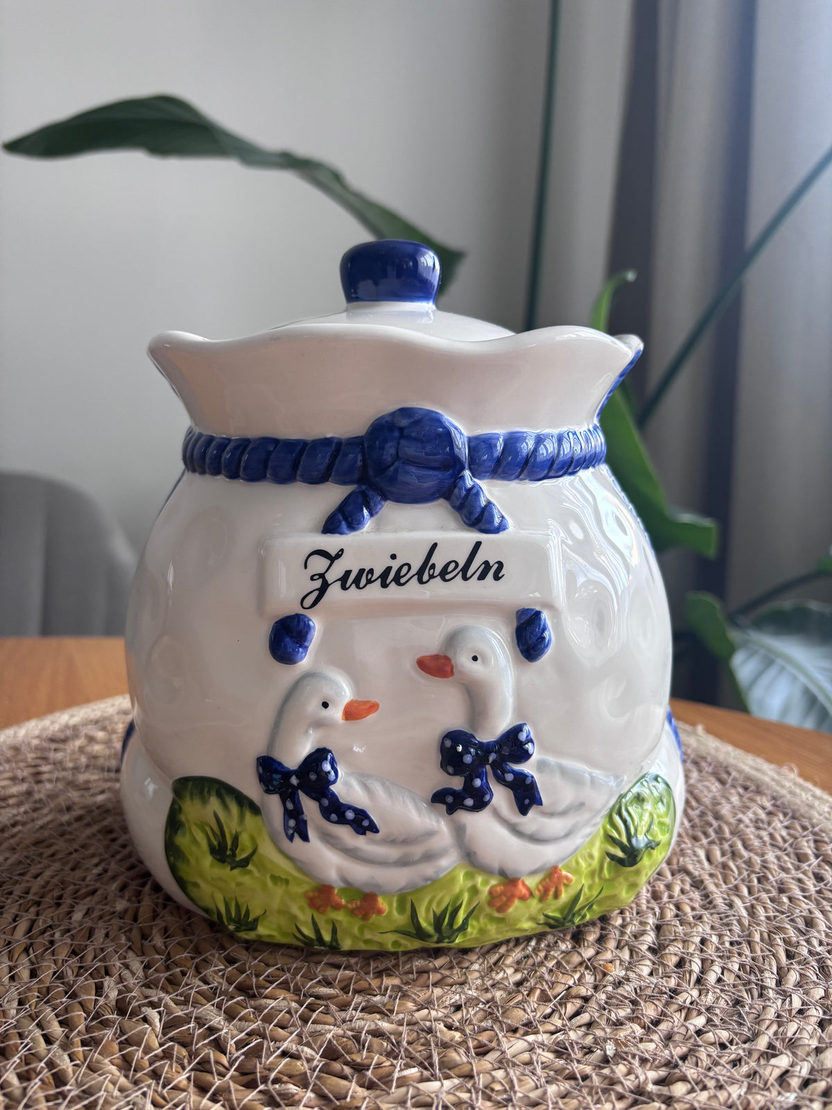 Vintažinis keraminis indas „Zwiebeln“ su antimis
