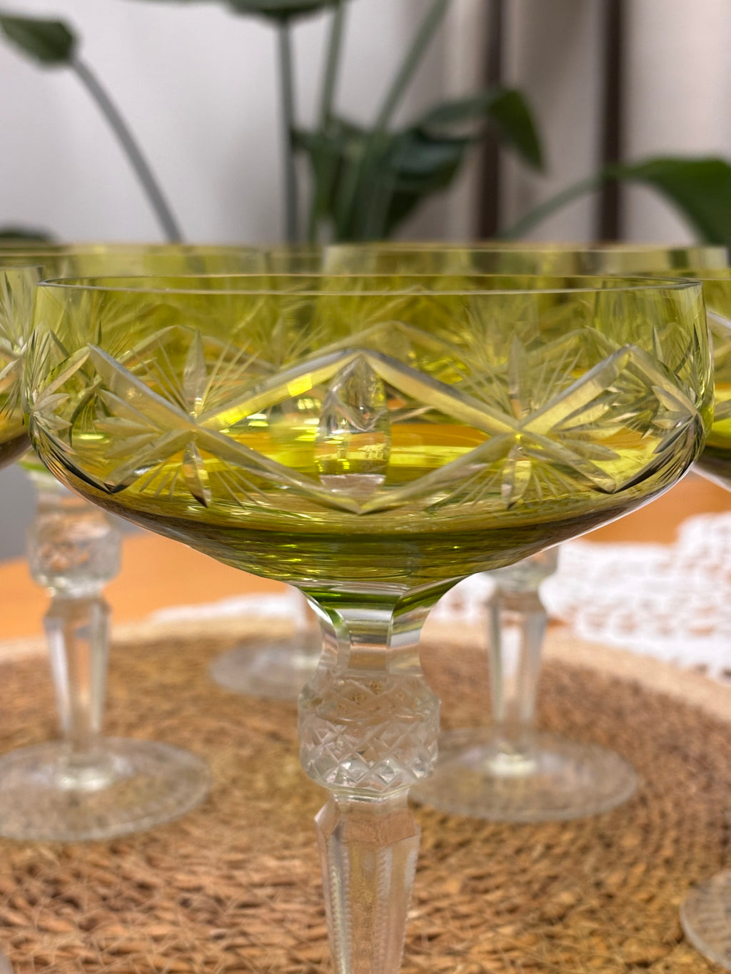 Vintažinės žalios krištolo taurės