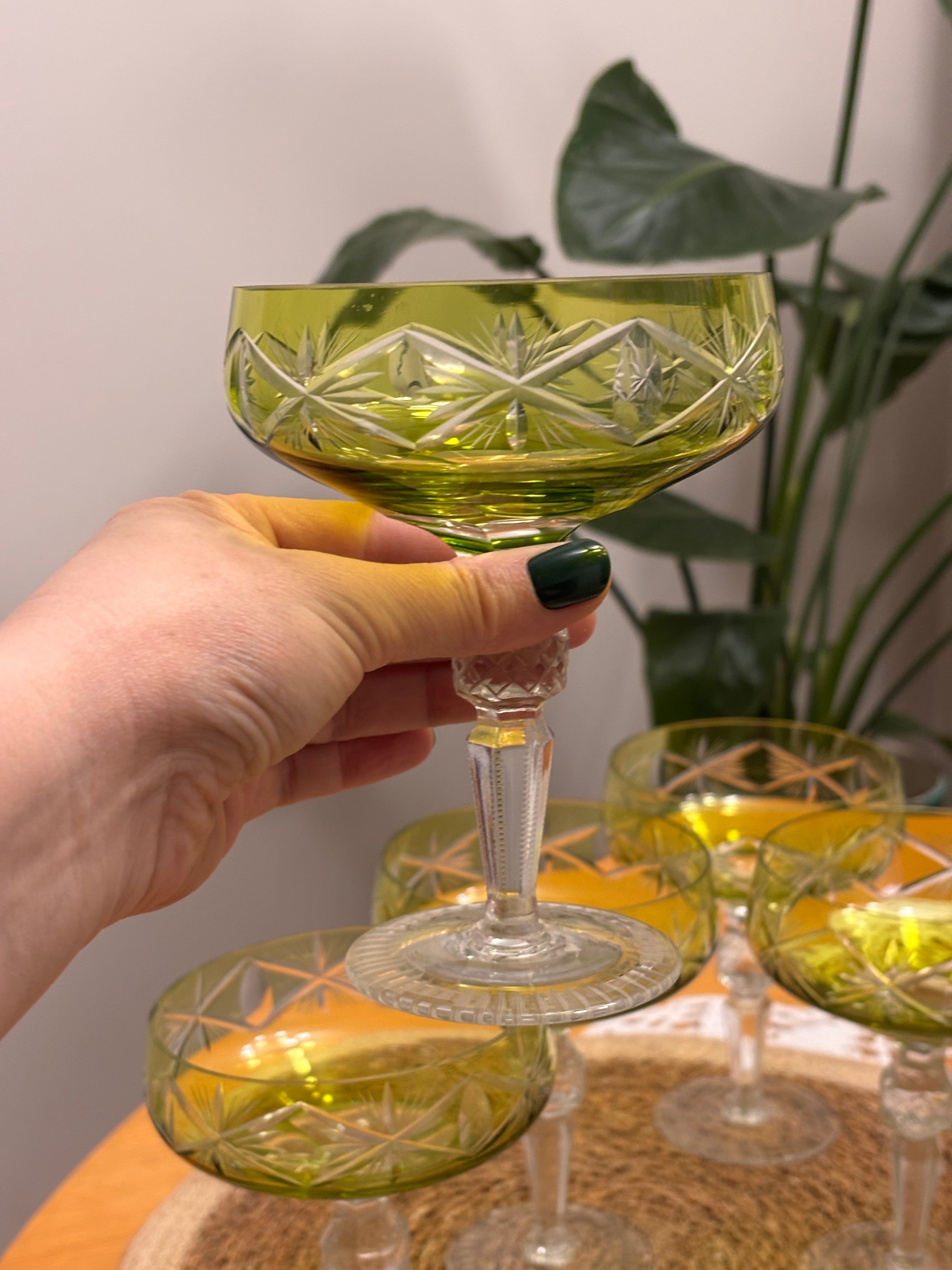 Vintažinės žalios krištolo taurės
