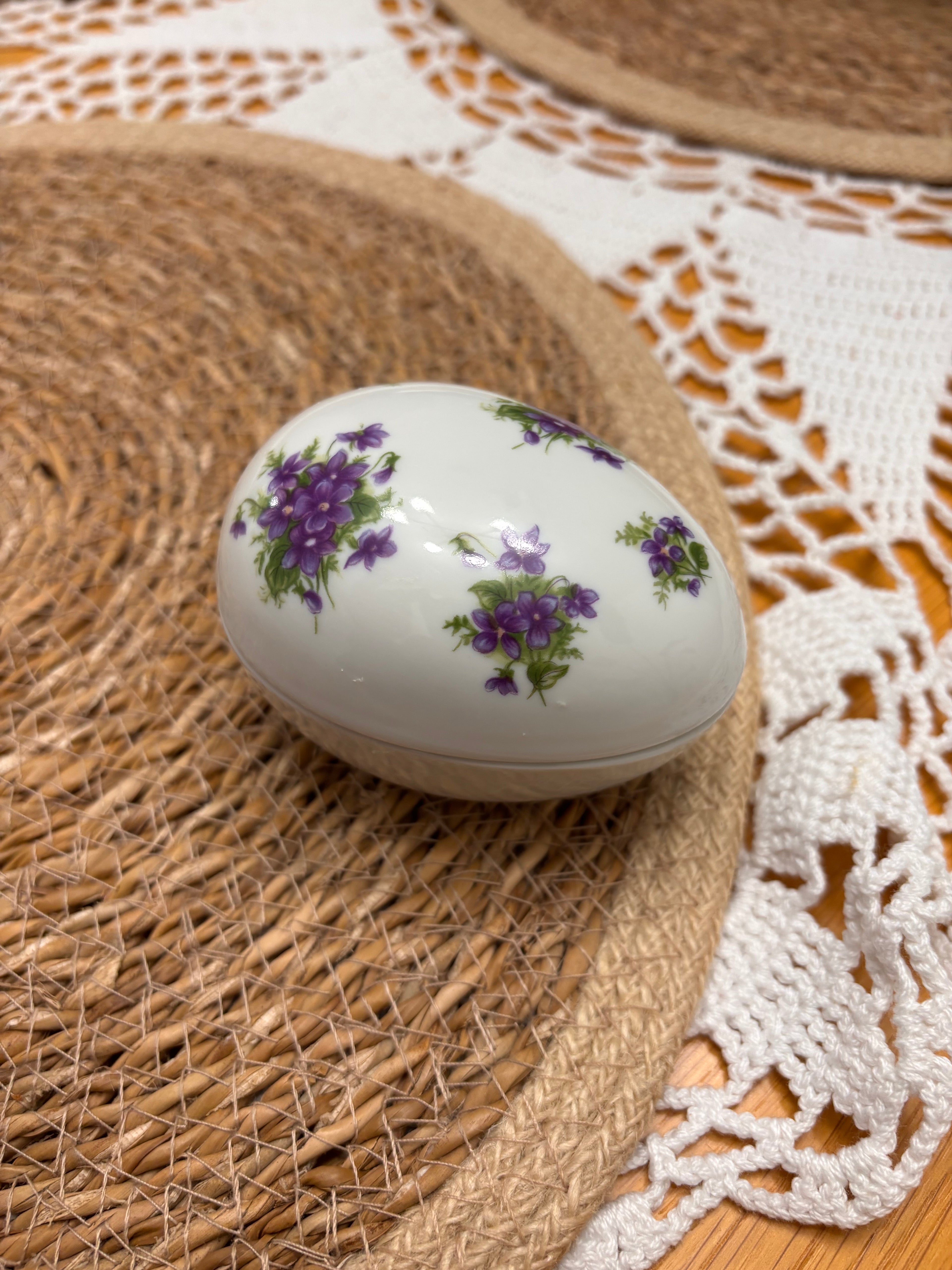 Porcelianinė dėžutė kiaušinis